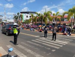 Polres Belitung Timur Amankan Gerak Jalan Baris Tepat Waktu dalam Rangka Peringatan Kemerdekaan RI