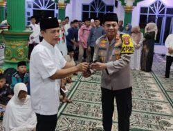 Kapolres OKI Terima Senjata Api Rakitan dari Masyarakat dalam Safari Ramadhan