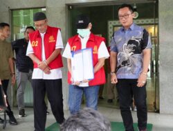 PENYERAHAN TERSANGKA DAN BARANG BUKTI PERKARA PENJUALAN ASET YAYASAN BATANGHARI SEMBILAN DI JALAN MAYOR RUSLAN PALEMBANG
