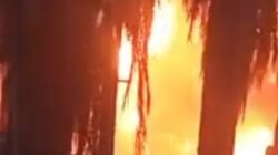 Kebakaran Sumur Ilegal Kembali Terjadi di Keluang, di Tengah Operasi Penertiban Illegal Drilling.