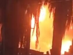 Kebakaran Sumur Ilegal Kembali Terjadi di Keluang, di Tengah Operasi Penertiban Illegal Drilling.